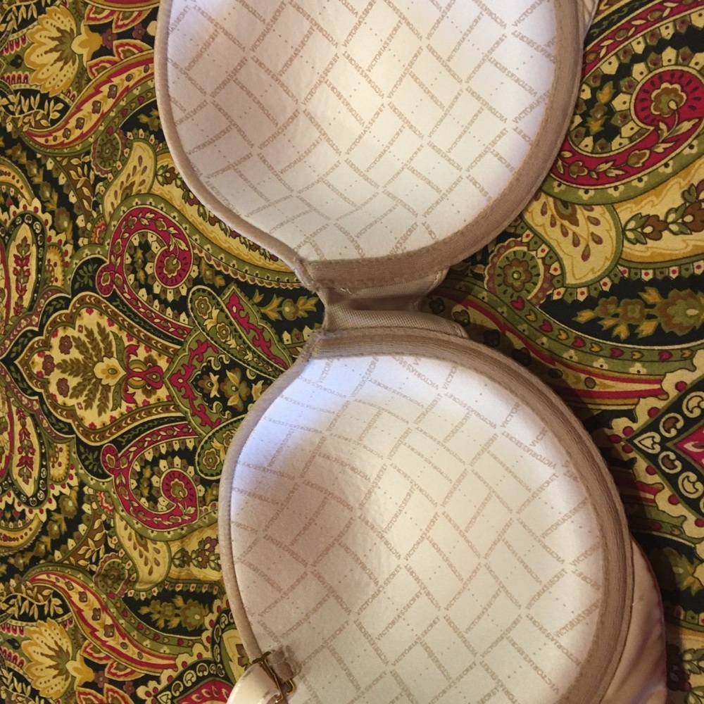 Victoria’s Secret Bra 34DD - Picture 3 of 4